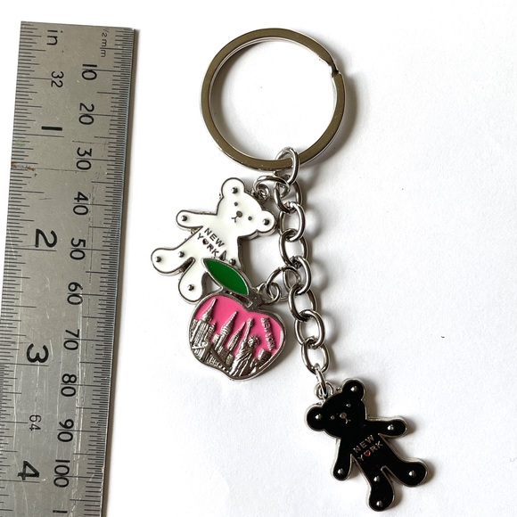🦚2/$20🦚 New York City charm keychain key holder charms. NYC-E - Picture 3 of 4